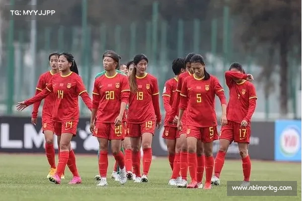 中国女足重庆备战期间现场观赛铜梁龙与铁人激烈对决 中国女足重庆备战期间现场观赛铜梁龙与铁人激烈对决